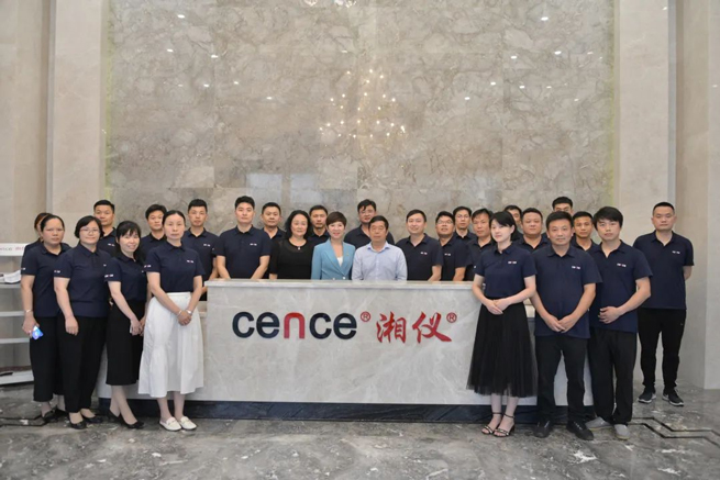 Entrenamiento del equipo de ventas de Xiang Yi