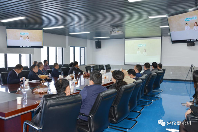 Los miembros expertos del comité de expertos de inspección de la asociación de la industria de dispositivos médicos de Changsha visitaron empresas de equipos médicos como Hunan Xiangyi Laboratory Instrument Development Co., Ltd
