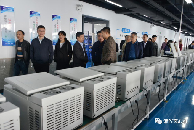 Los miembros expertos del comité de expertos de inspección de la asociación de la industria de dispositivos médicos de Changsha visitaron empresas de equipos médicos como Hunan Xiangyi Laboratory Instrument Development Co., Ltd