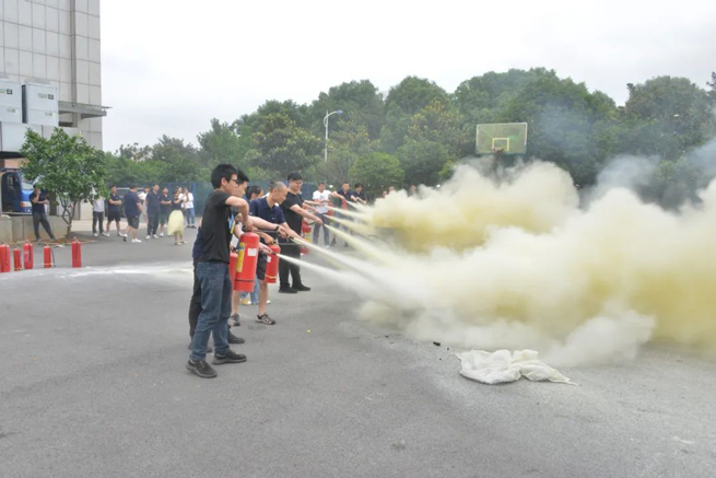 Simulacros de entrenamiento de seguridad contra incendios