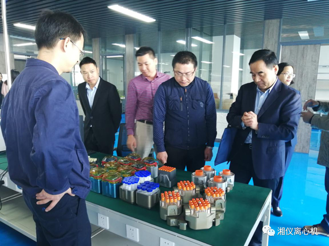 Los miembros expertos del comité de expertos de inspección de la asociación de la industria de dispositivos médicos de Changsha visitaron empresas de equipos médicos como Hunan Xiangyi Laboratory Instrument Development Co., Ltd