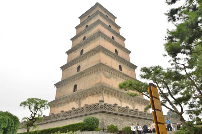 El personal de Xiangyi se reunía en la antigua capital Xi'An para experimentar el viaje de mil años de historia y cultura.