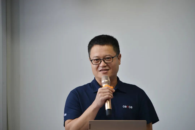 Ceremonia de premiación del décimo aniversario del personal veterano de Xiangyi 2022