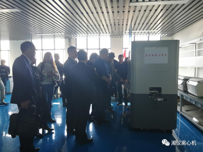 Los miembros expertos del comité de expertos de inspección de la asociación de la industria de dispositivos médicos de Changsha visitaron empresas de equipos médicos como Hunan Xiangyi Laboratory Instrument Development Co., Ltd