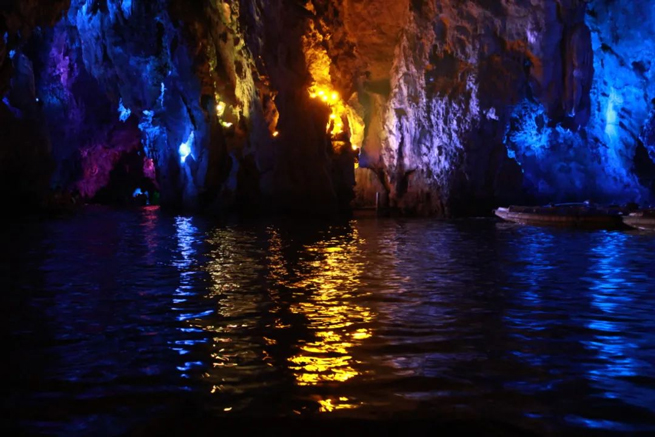 Celebre el 100 ° aniversario de la fundación del Partido Comunista de China, Xiangyi Centrifuge Colorful Guizhou Tour de 5 días