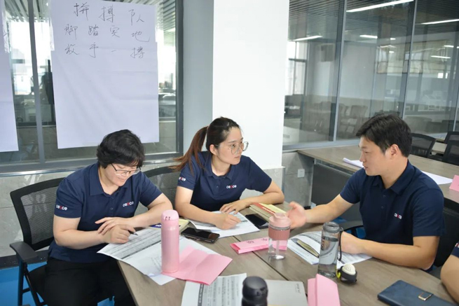 Entrenamiento del equipo de ventas de Xiang Yi