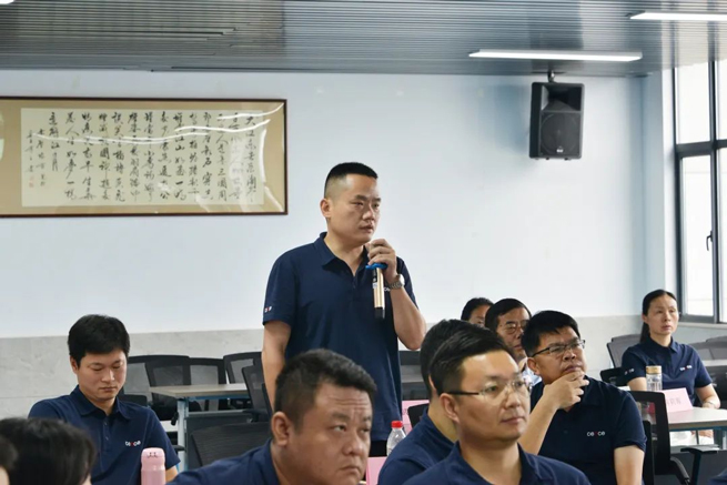 Entrenamiento del equipo de ventas de Xiang Yi