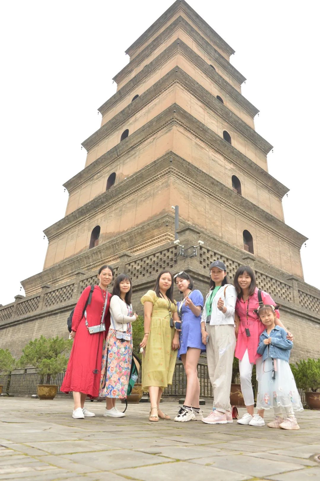 El personal de Xiangyi se reunía en la antigua capital Xi'An para experimentar el viaje de mil años de historia y cultura.